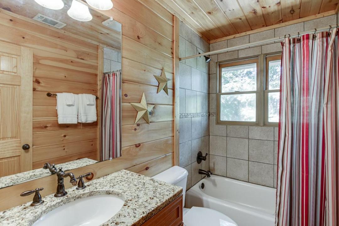 Deluxe Cabin For Groups Near Helen W Hot Tub Cornelia Exterior photo